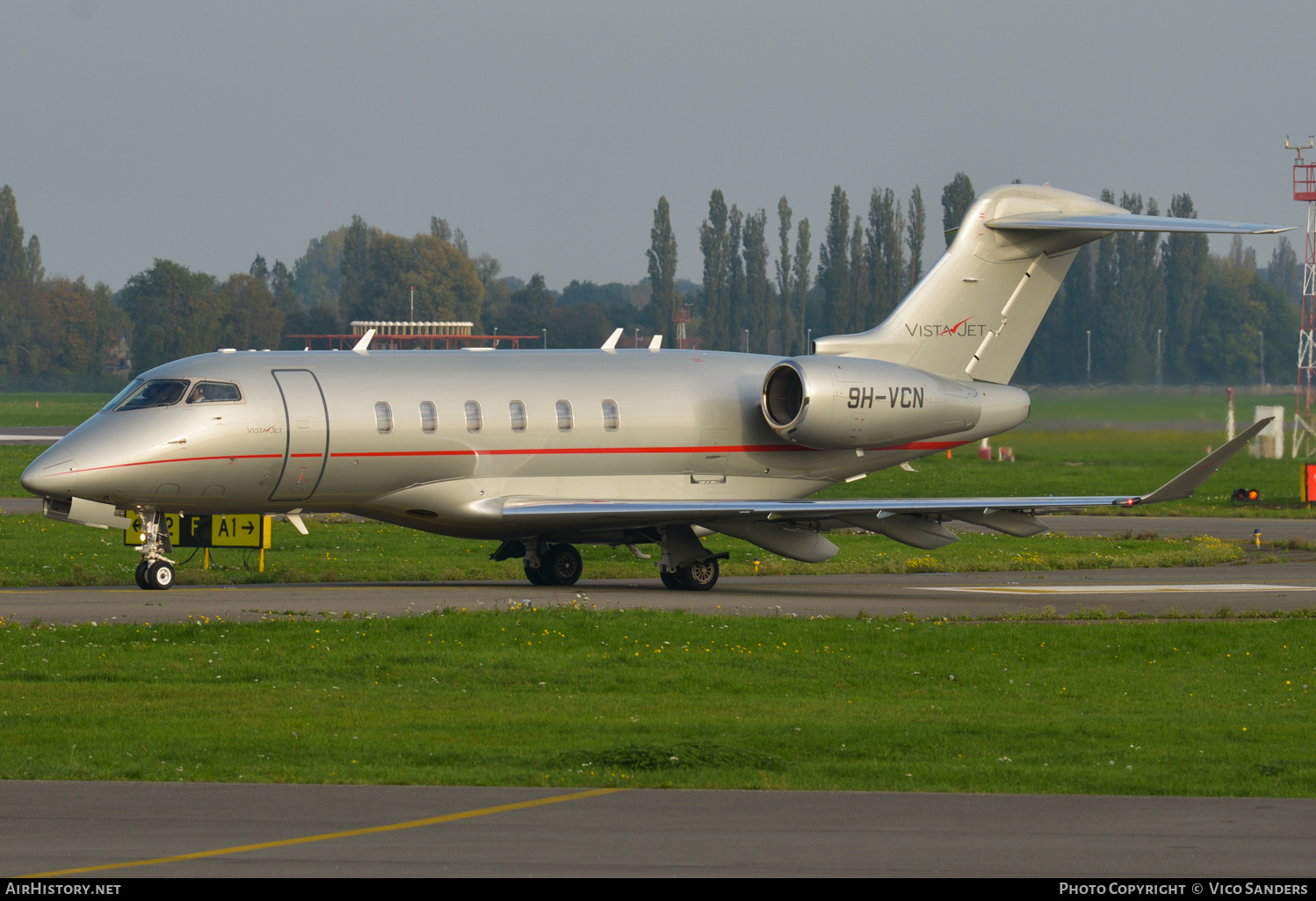 Aircraft Photo of 9H-VCN | Bombardier Challenger 350 (BD-100-1A10) | VistaJet | AirHistory.net #670214