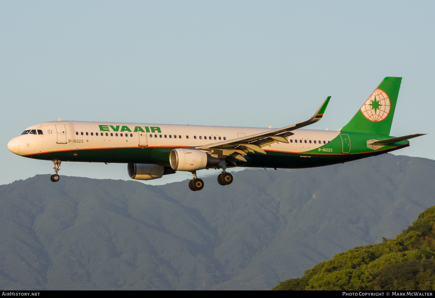 Aircraft Photo of B-16223 | Airbus A321-211 | EVA Air | AirHistory.net #670338