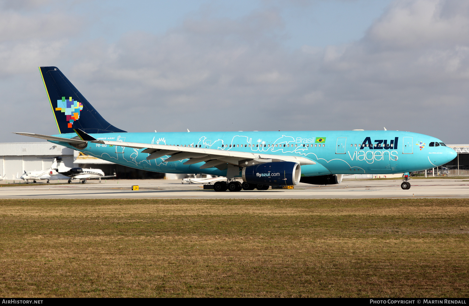 Aircraft Photo of PR-AIU | Airbus A330-243 | Azul Linhas Aéreas Brasileiras | AirHistory.net #670369