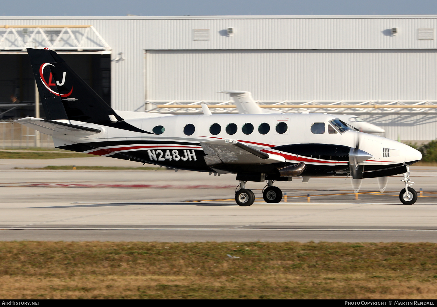 Aircraft Photo of N248JH | Beech B100 King Air | AirHistory.net #670382