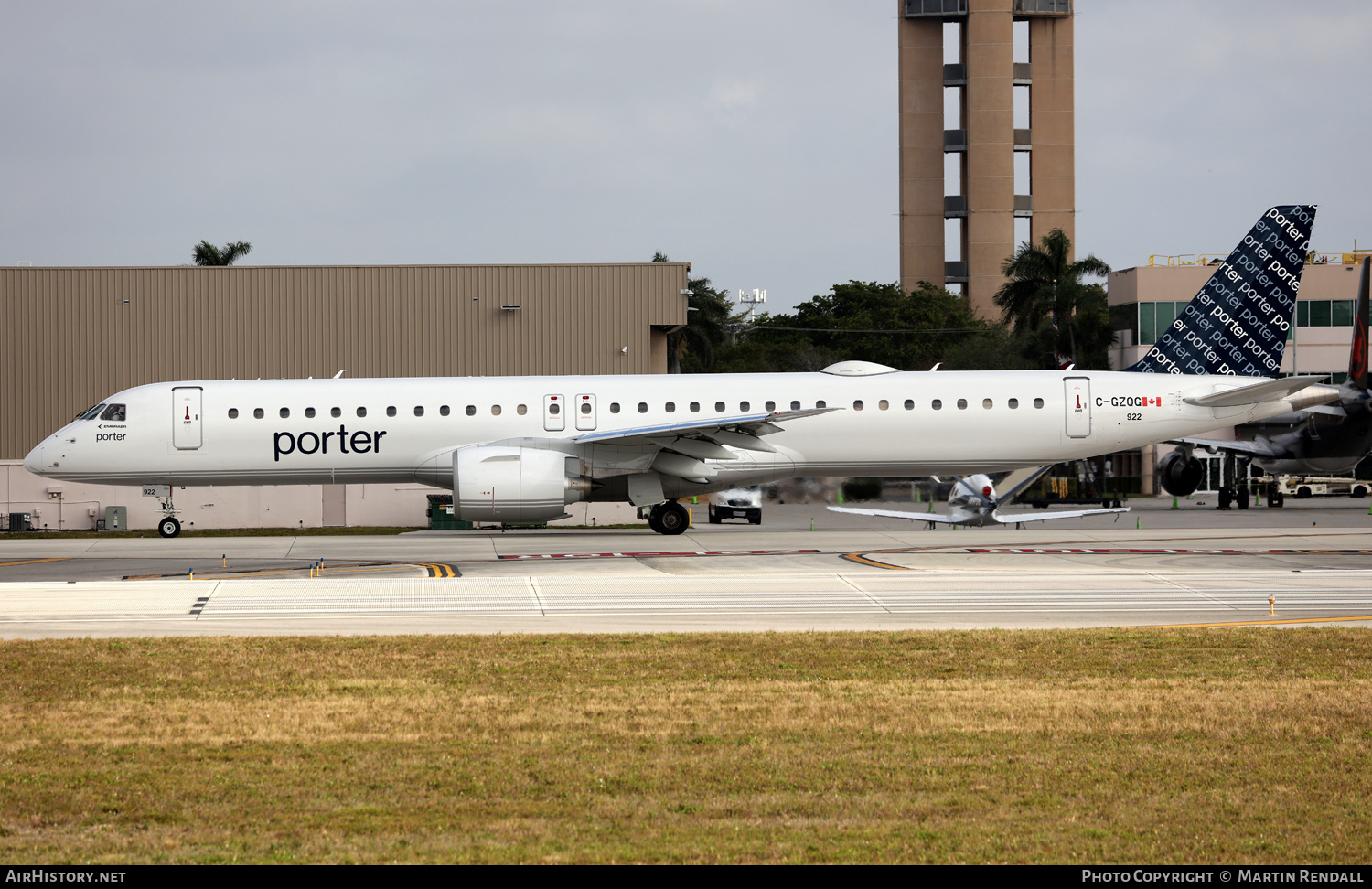 Aircraft Photo of C-GZQG | Embraer 195-E2 (ERJ-190-400) | Porter Airlines | AirHistory.net #670463
