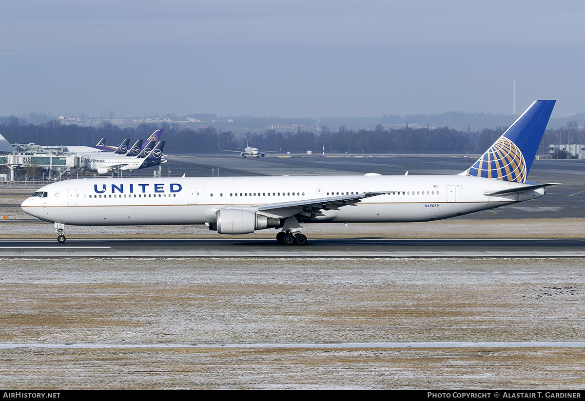 Aircraft Photo of N69059 | Boeing 767-424/ER | United Airlines | AirHistory.net #670537