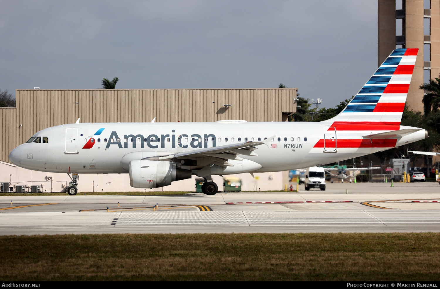 Aircraft Photo of N716UW | Airbus A319-112 | American Airlines | AirHistory.net #670743