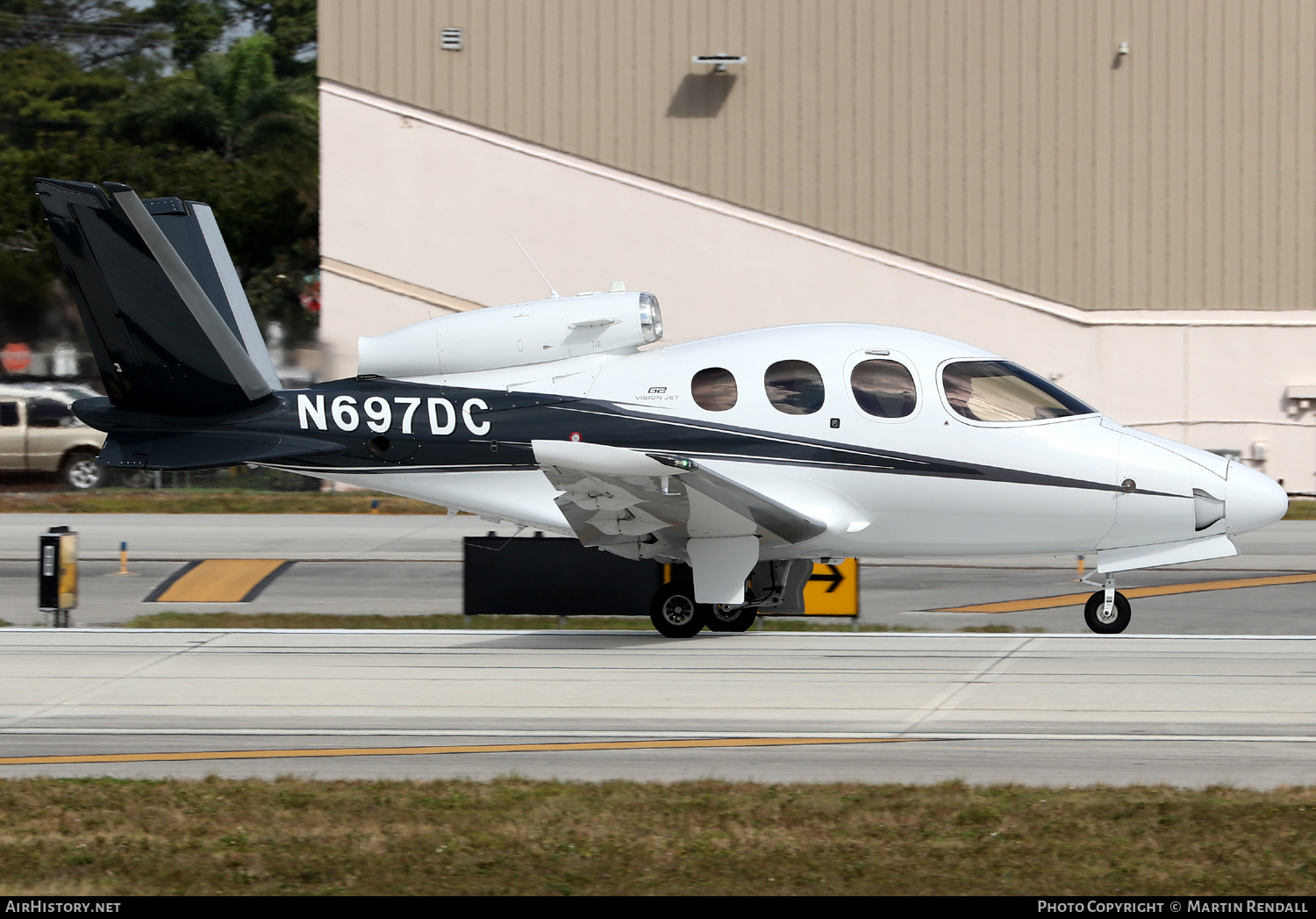 Aircraft Photo of N697DC | Cirrus SF-50 Vision G2 | AirHistory.net #670831