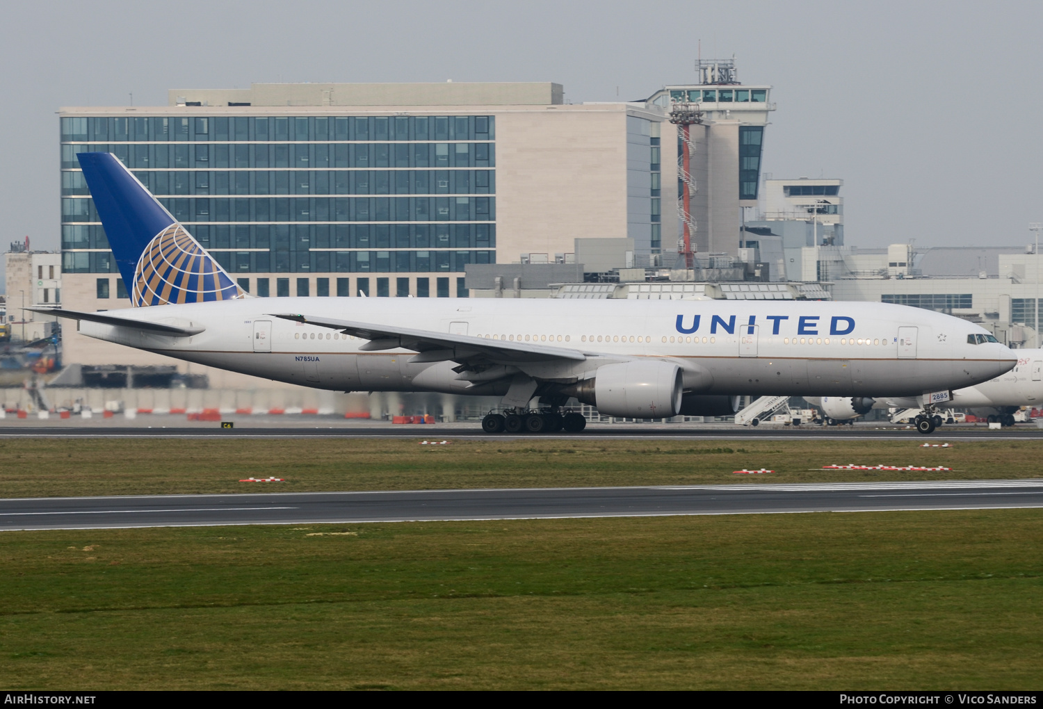 Aircraft Photo of N785UA | Boeing 777-222/ER | United Airlines | AirHistory.net #670922