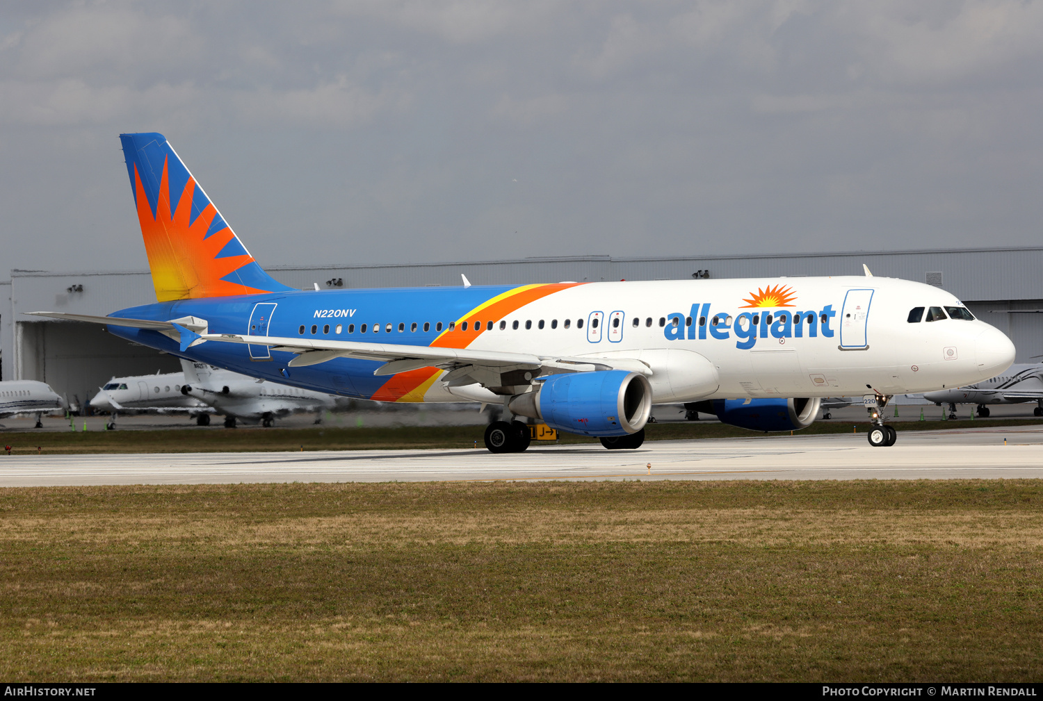 Aircraft Photo of N220NV | Airbus A320-214 | Allegiant Air | AirHistory.net #670949