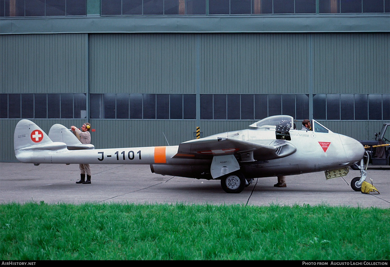 Aircraft Photo of J-1101 | De Havilland D.H. 100 Vampire FB6 | Switzerland - Air Force | AirHistory.net #671035