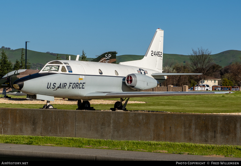 Aircraft Photo of 62-4452 / 24452 | North American CT-39A | USA - Air Force | AirHistory.net #671108