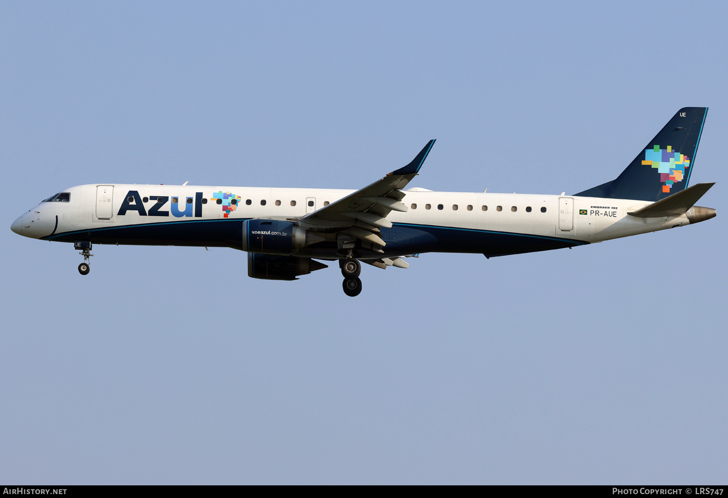 Aircraft Photo of PR-AUE | Embraer 195LR (ERJ-190-200LR) | Azul Linhas Aéreas Brasileiras | AirHistory.net #671270