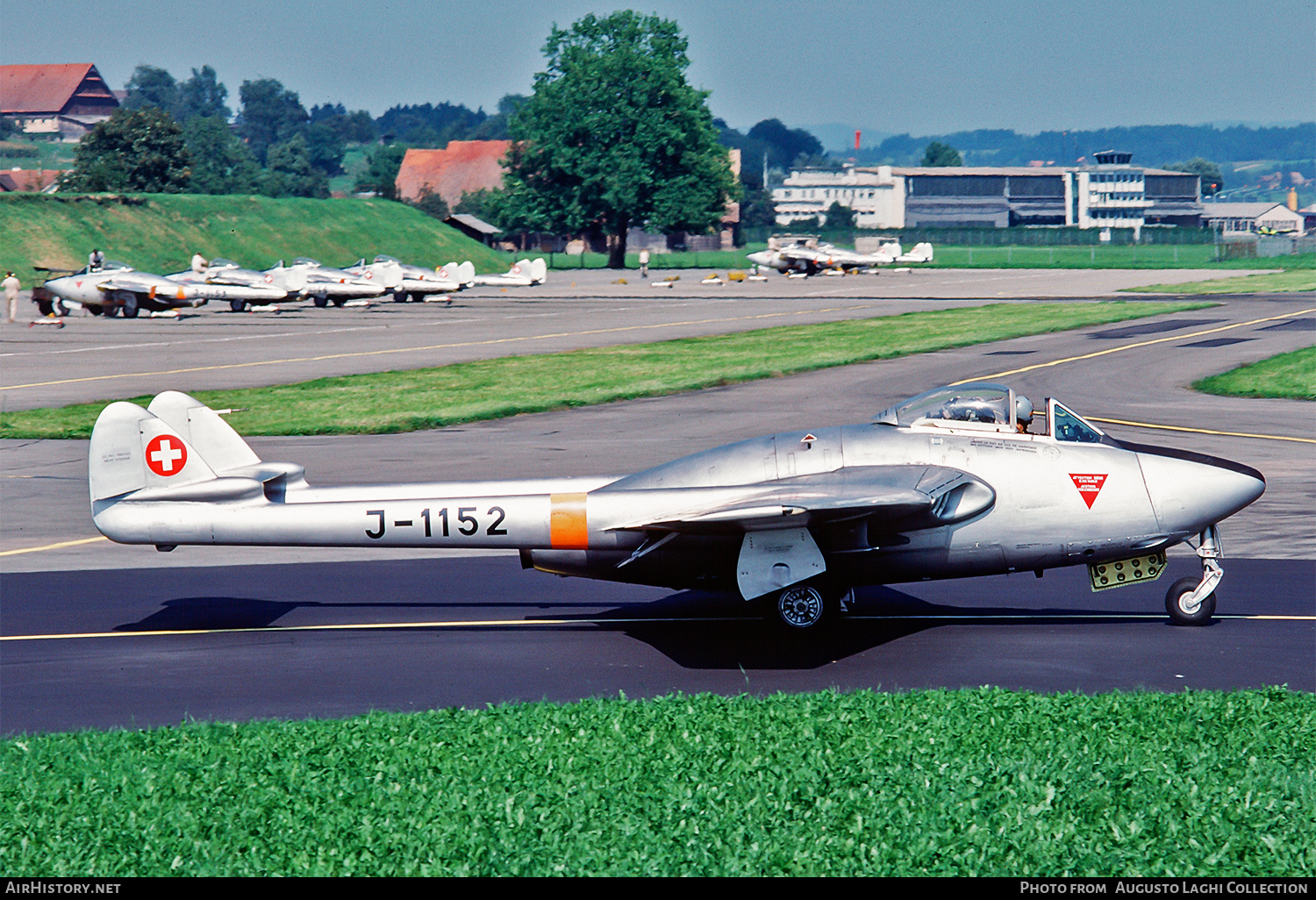 Aircraft Photo of J-1152 | De Havilland D.H. 100 Vampire FB6 | Switzerland - Air Force | AirHistory.net #671386
