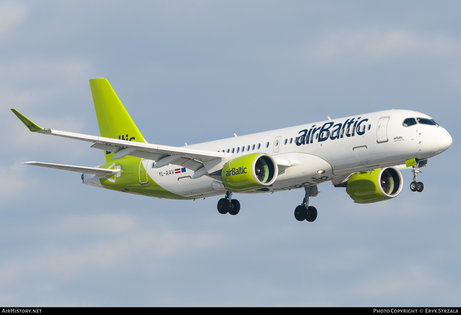 Aircraft Photo of YL-AAV | Airbus A220-371 (BD-500-1A11) | AirBaltic | AirHistory.net #671446