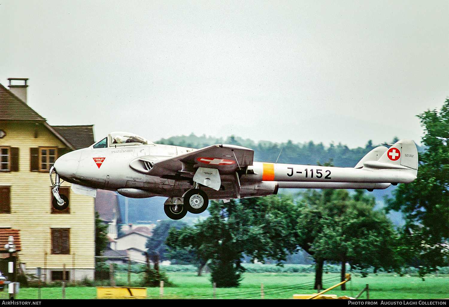 Aircraft Photo of J-1152 | De Havilland D.H. 100 Vampire FB6 | Switzerland - Air Force | AirHistory.net #671512