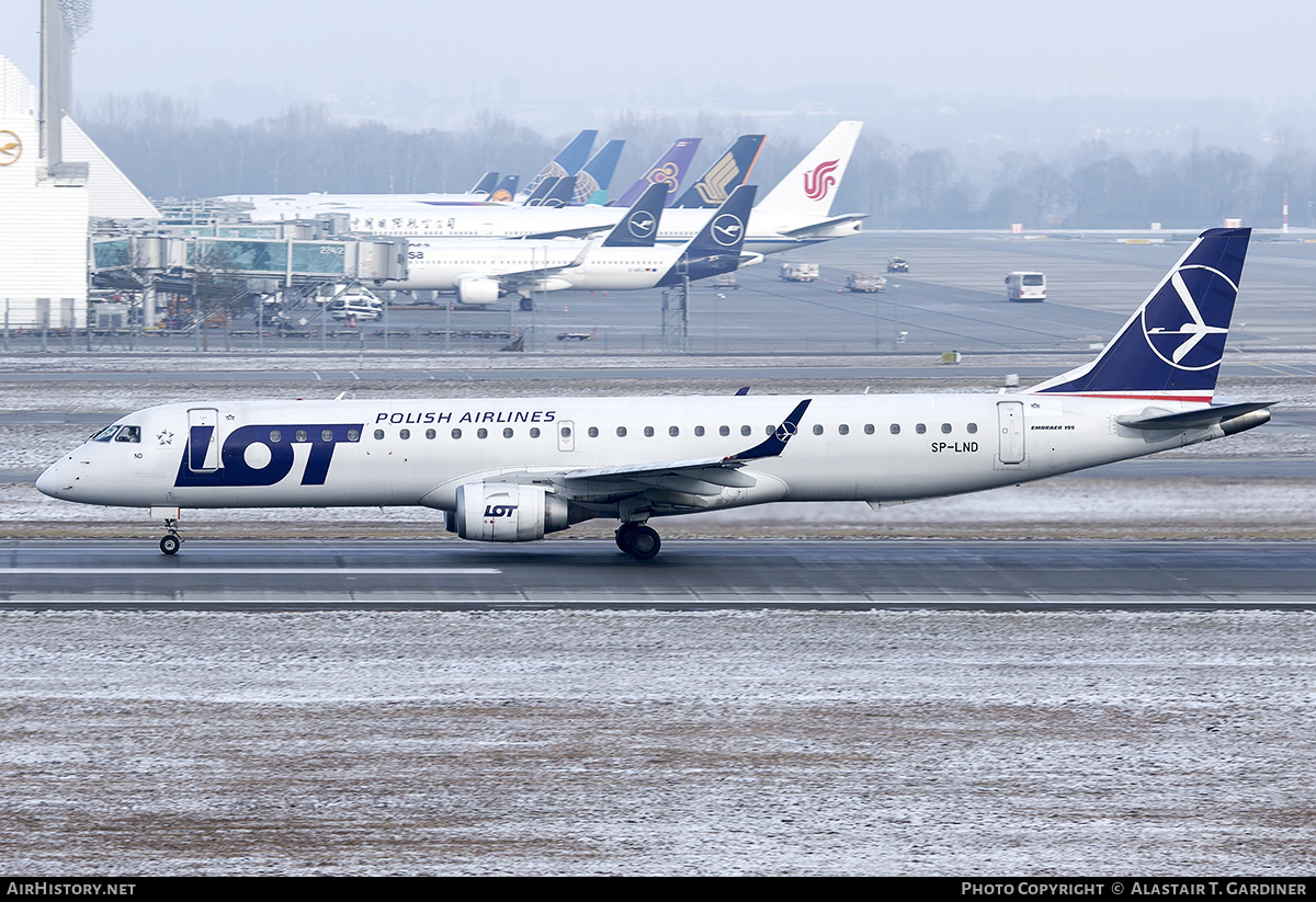 Aircraft Photo of SP-LND | Embraer 195LR (ERJ-190-200LR) | LOT Polish Airlines - Polskie Linie Lotnicze | AirHistory.net #671535