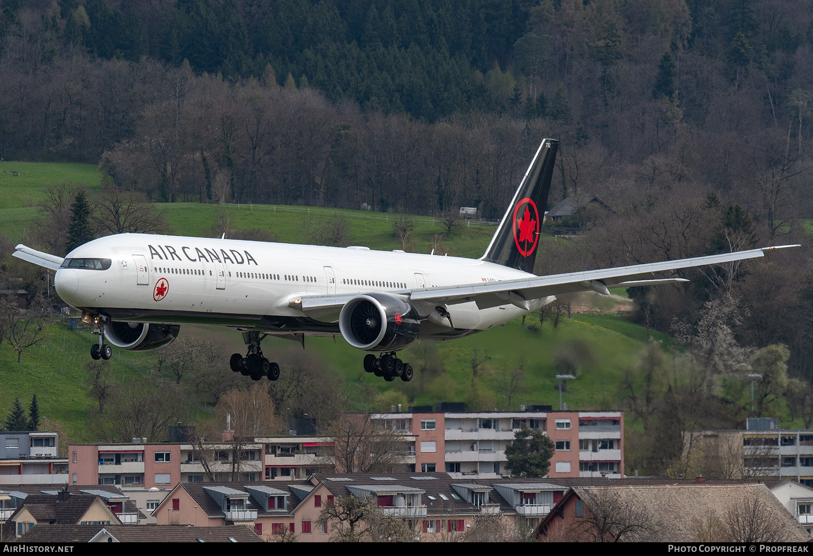 Aircraft Photo of C-FITU | Boeing 777-333/ER | Air Canada | AirHistory.net #671637