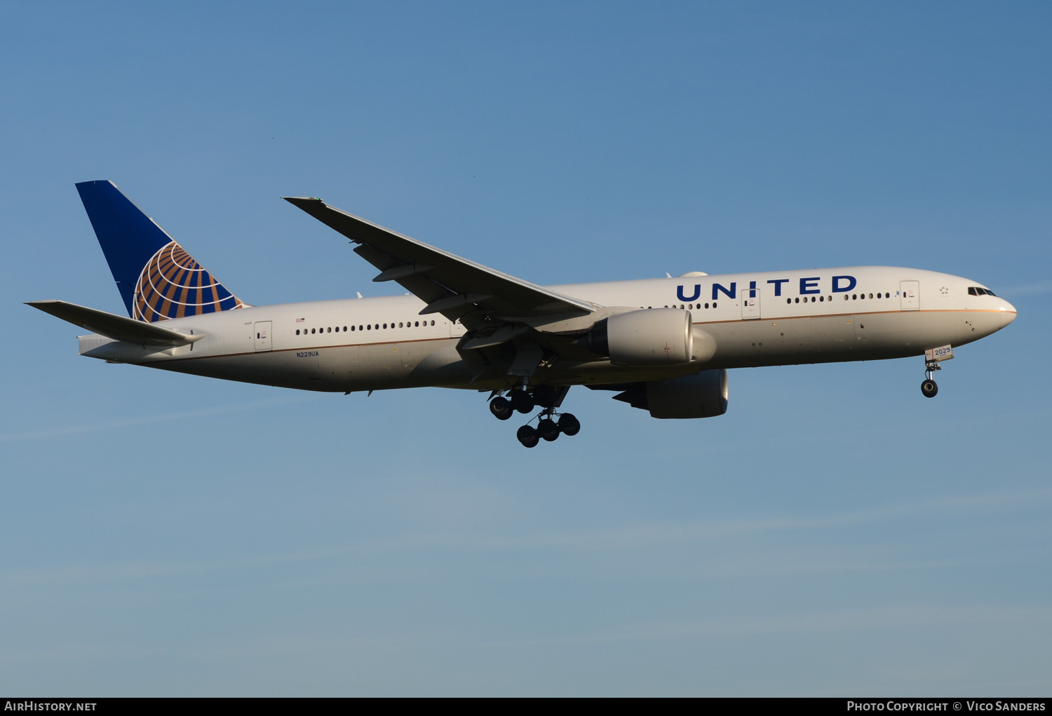 Aircraft Photo of N229UA | Boeing 777-222/ER | United Airlines | AirHistory.net #671744