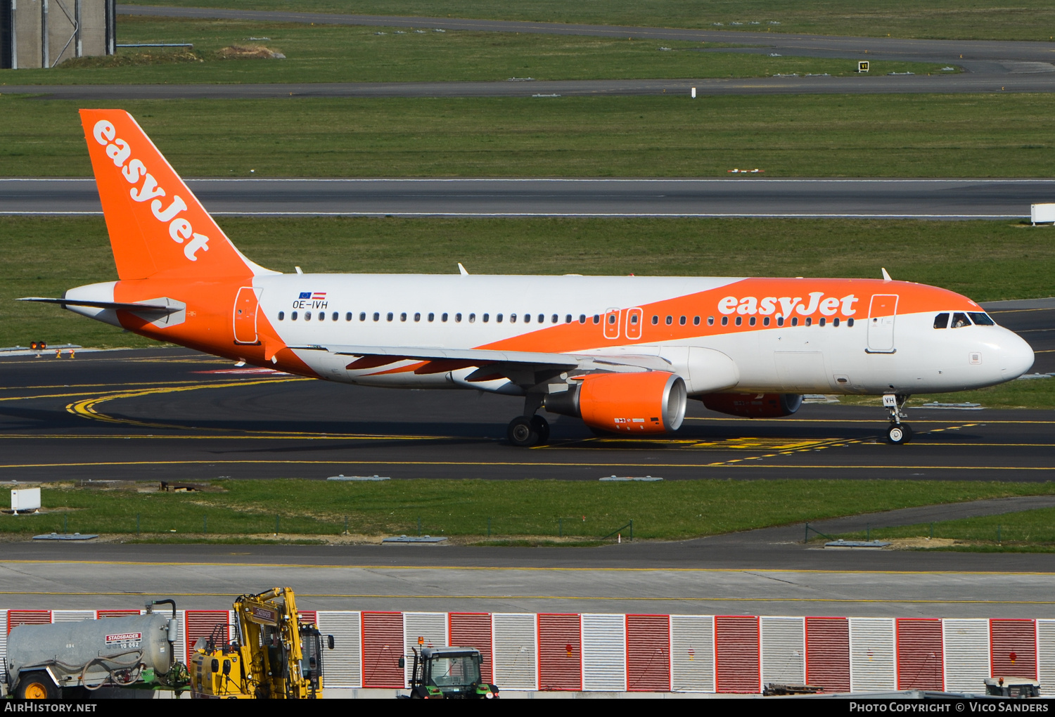 Aircraft Photo of OE-IVH | Airbus A320-214 | EasyJet | AirHistory.net #672053
