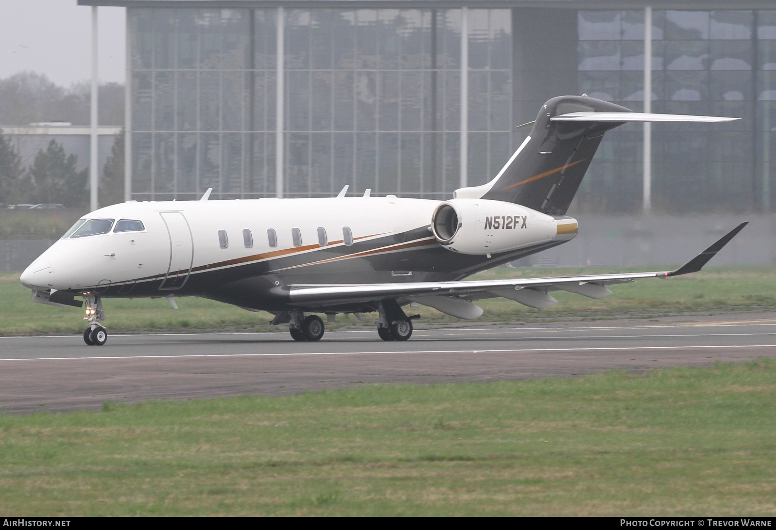Aircraft Photo of N512FX | Bombardier Challenger 350 (BD-100-1A10) | AirHistory.net #672112