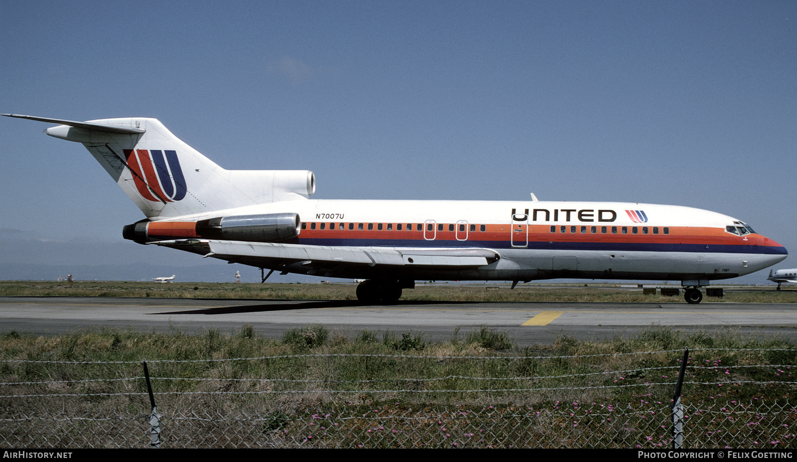 Aircraft Photo of N7007U | Boeing 727-22 | United Airlines | AirHistory.net #672217