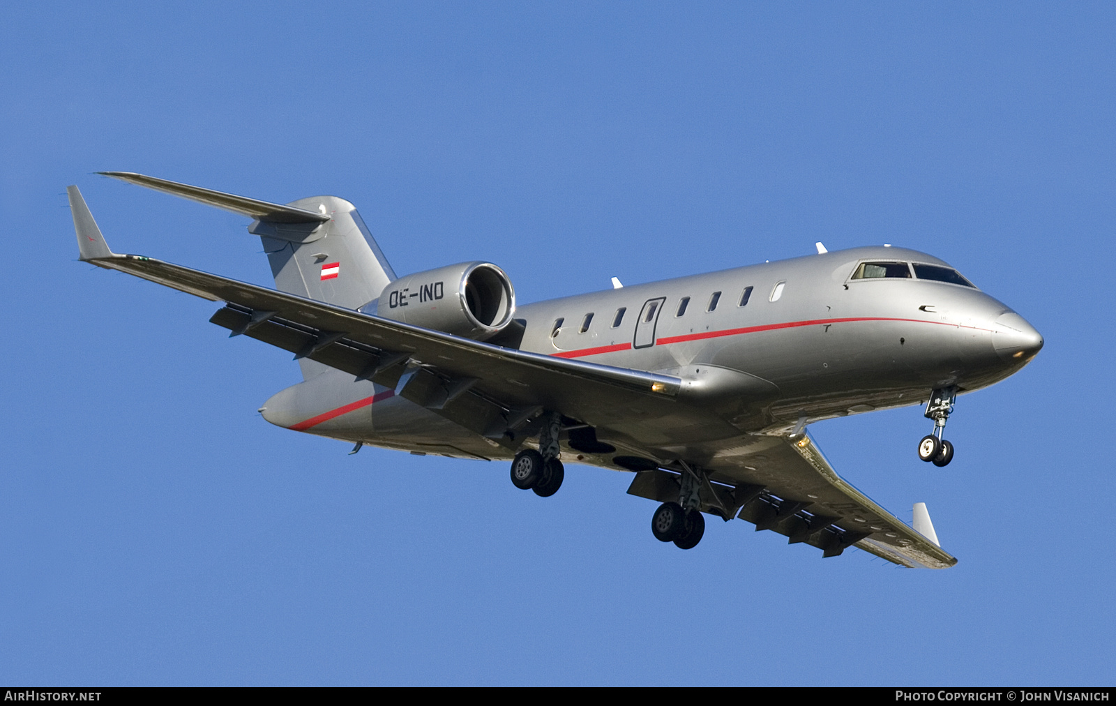 Aircraft Photo of OE-IND | Bombardier Challenger 605 (CL-600-2B16) | VistaJet | AirHistory.net #672235