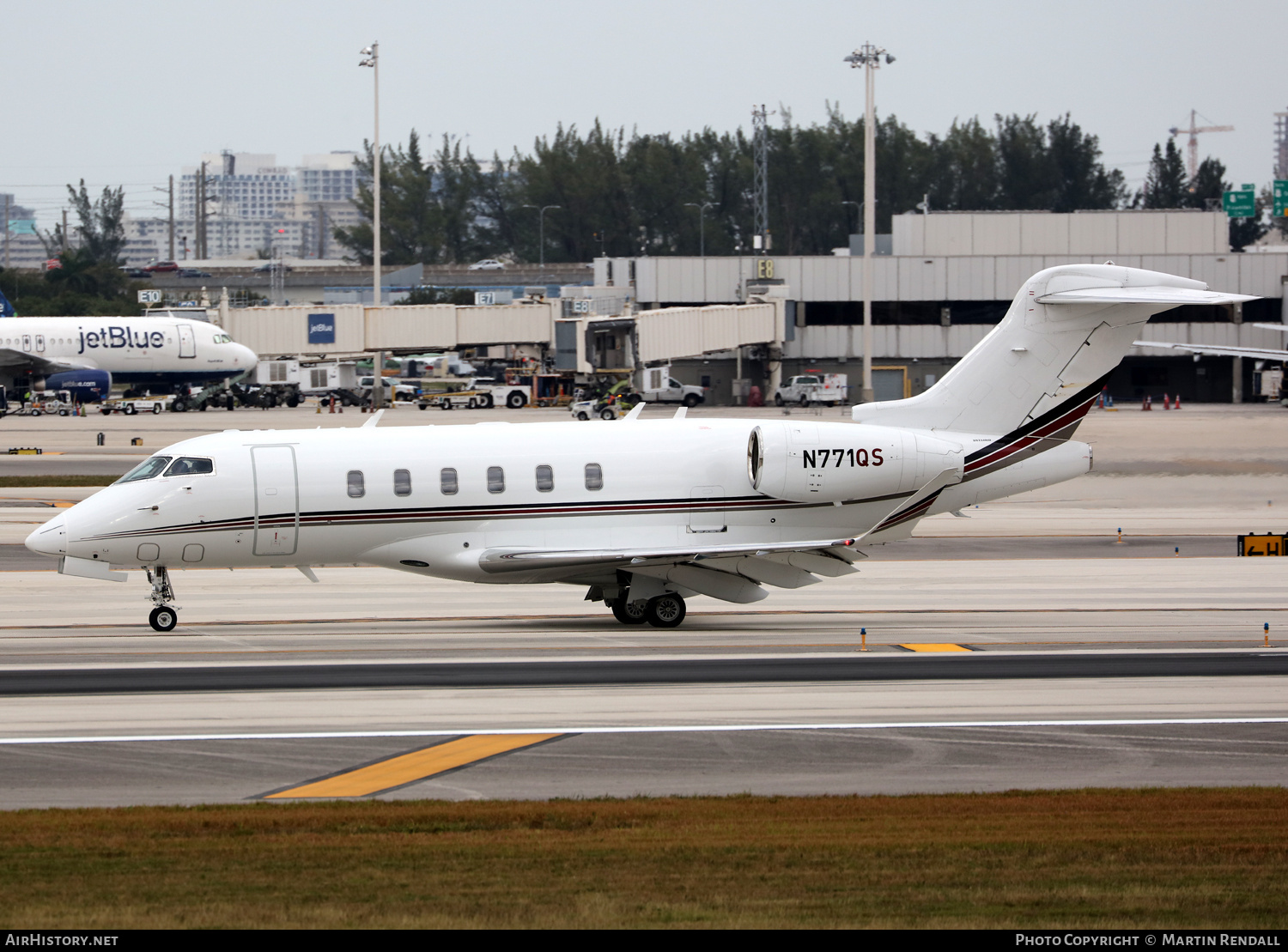 Aircraft Photo of N771QS | Bombardier Challenger 350 (BD-100-1A10) | AirHistory.net #672271