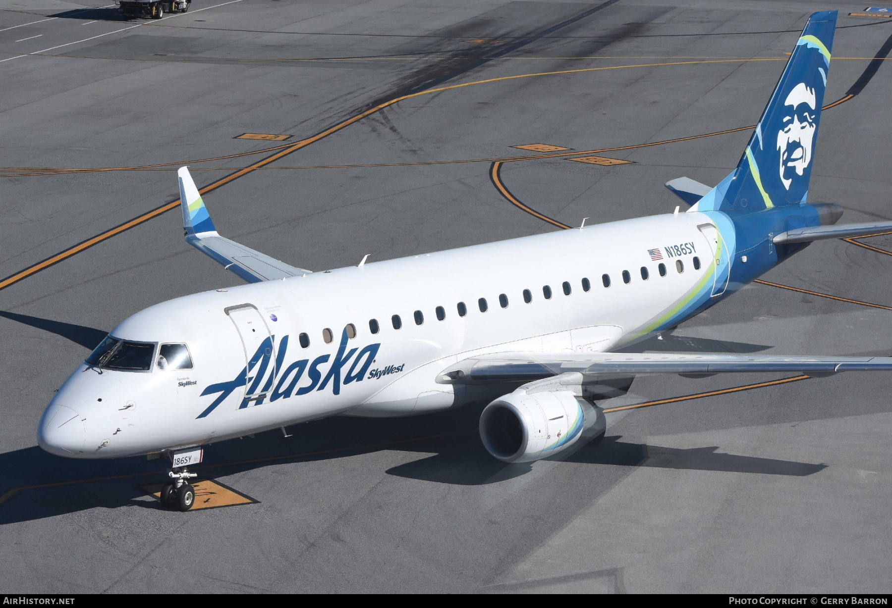 Aircraft Photo of N186SY | Embraer 175LR (ERJ-170-200LR) | Alaska Airlines | AirHistory.net #672459