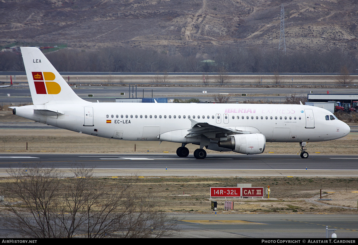 Aircraft Photo of EC-LEA | Airbus A320-214 | Iberia Express | AirHistory.net #672483