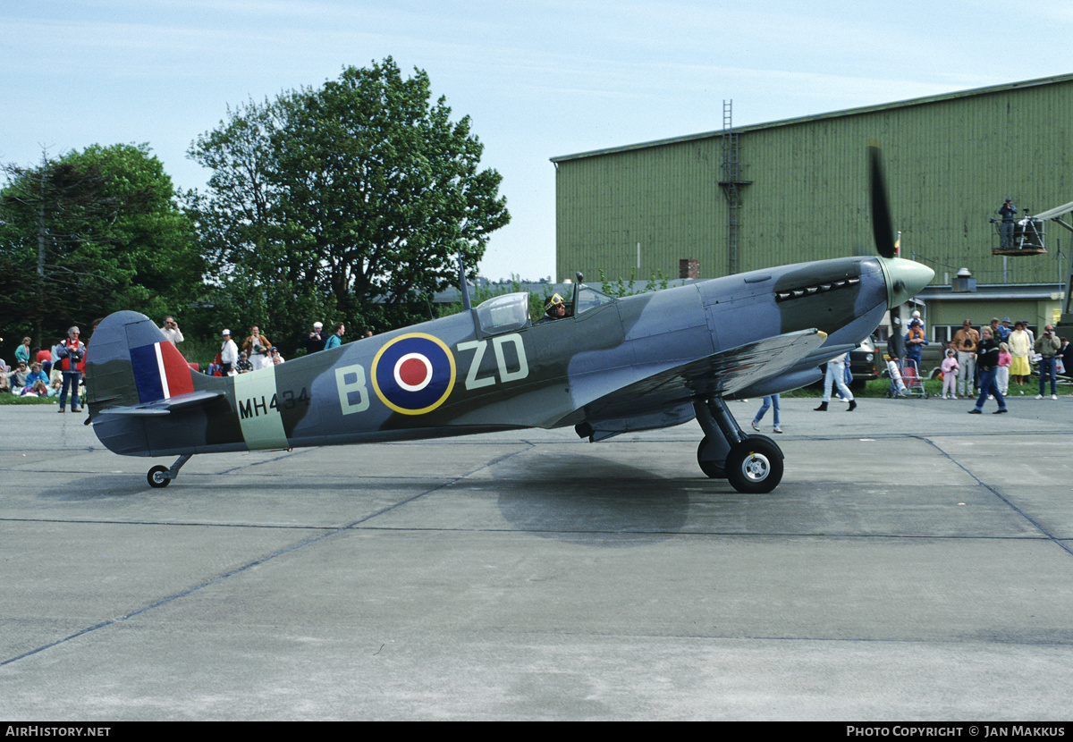 Aircraft Photo of G-ASJV / MH434 | Supermarine 361 Spitfire LF9B | UK - Air Force | AirHistory.net #672566