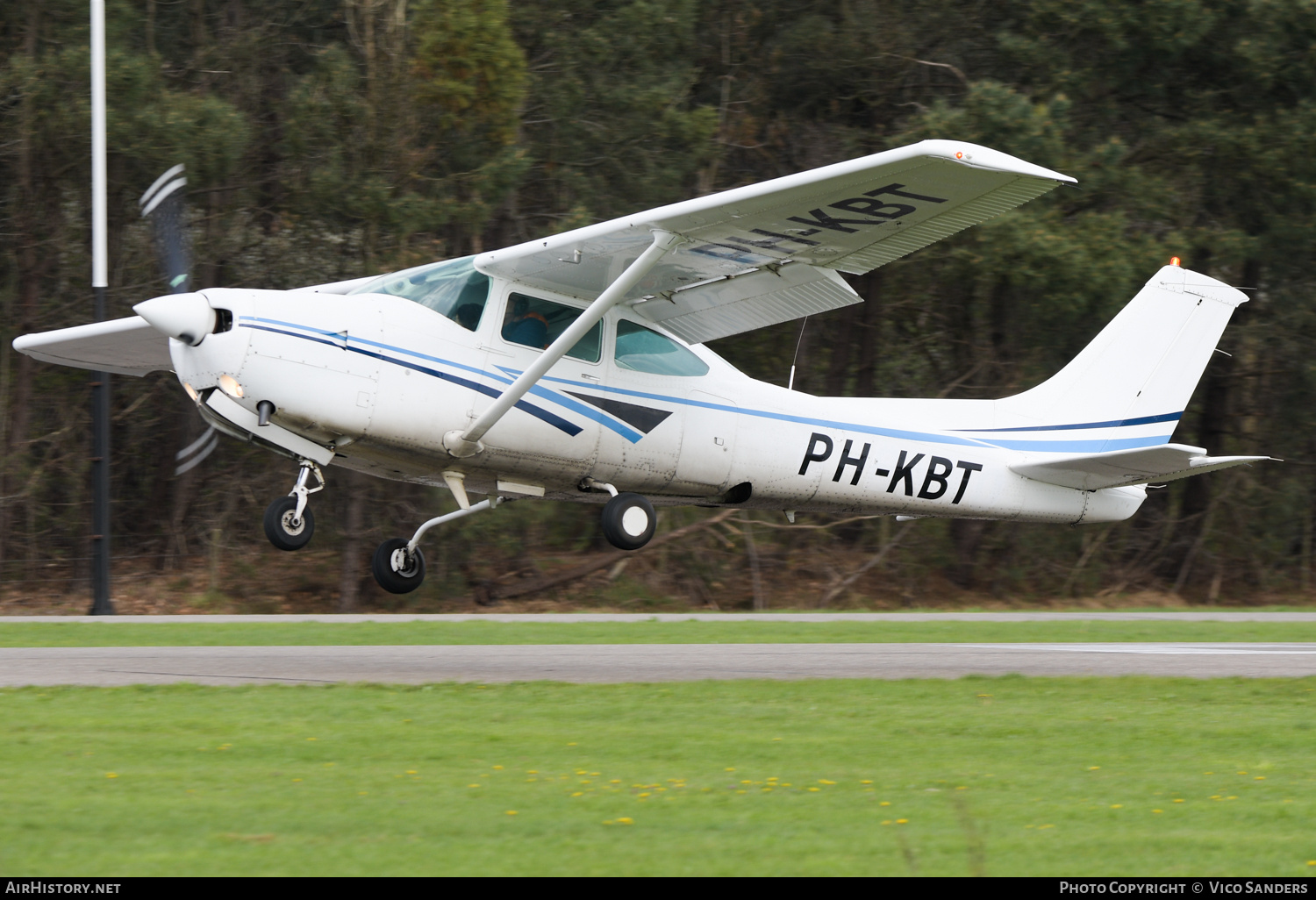 Aircraft Photo of PH-KBT | Cessna R182 Skylane RG | AirHistory.net #672646