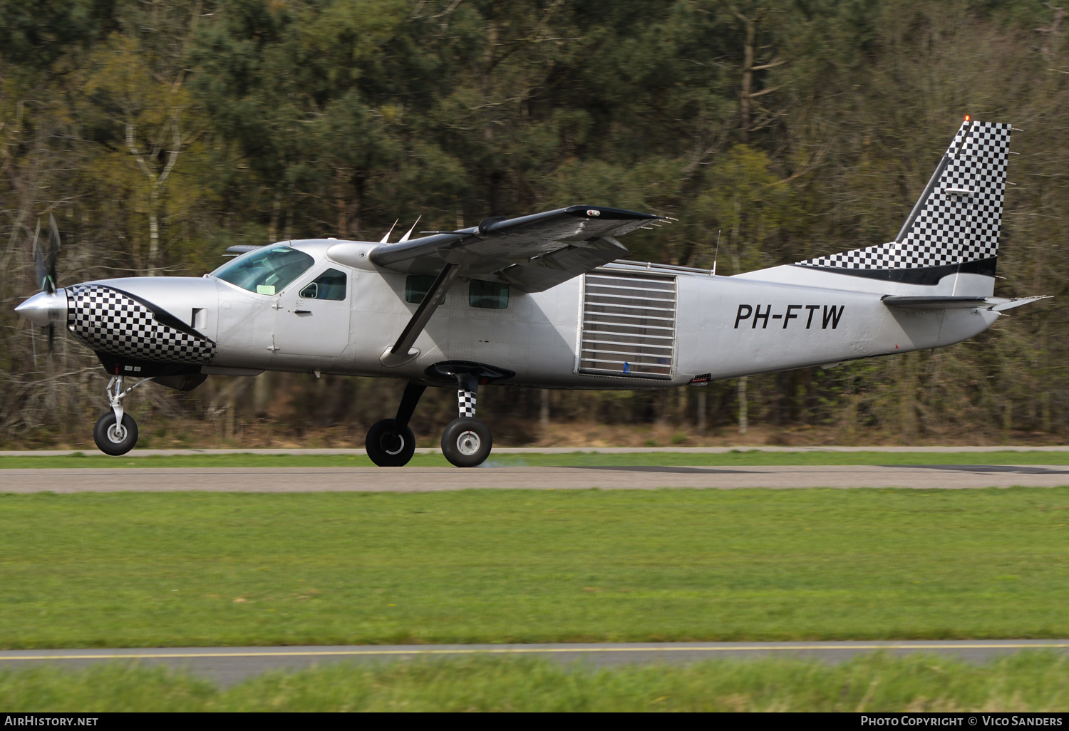 Aircraft Photo of PH-FTW | Cessna 208B Grand Caravan | AirHistory.net #672677