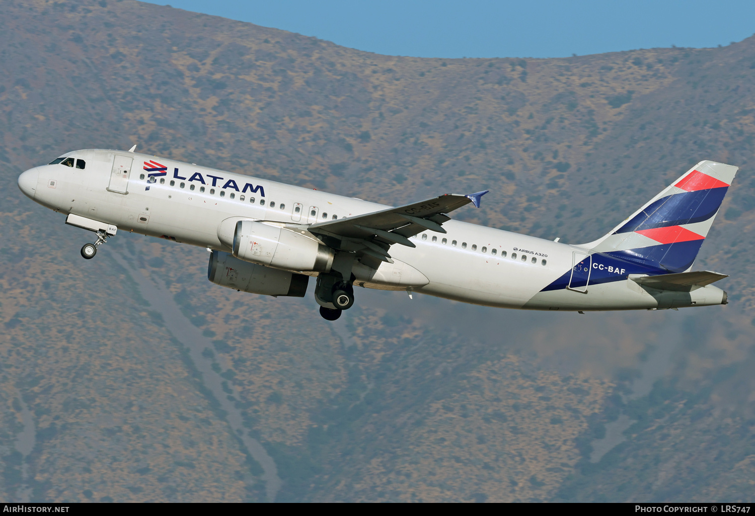 Aircraft Photo of CC-BAF | Airbus A320-232 | LATAM Airlines | AirHistory.net #672707