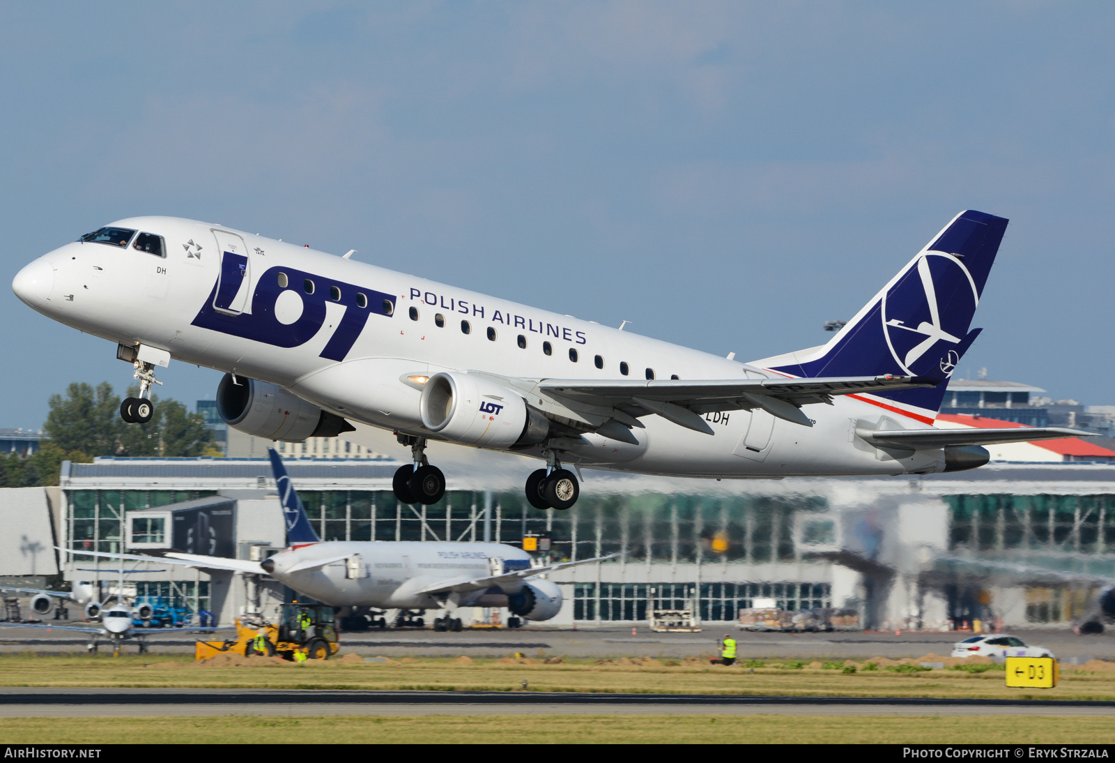 Aircraft Photo of SP-LDH | Embraer 170LR (ERJ-170-100LR) | LOT Polish Airlines - Polskie Linie Lotnicze | AirHistory.net #672715