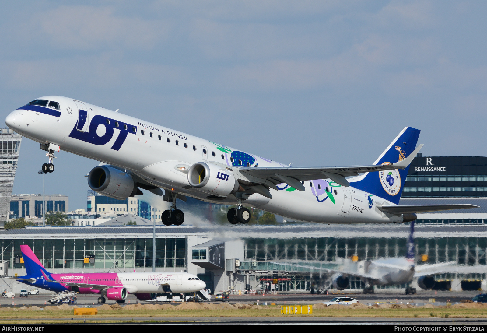 Aircraft Photo of SP-LNC | Embraer 195LR (ERJ-190-200LR) | LOT Polish Airlines - Polskie Linie Lotnicze | AirHistory.net #672790