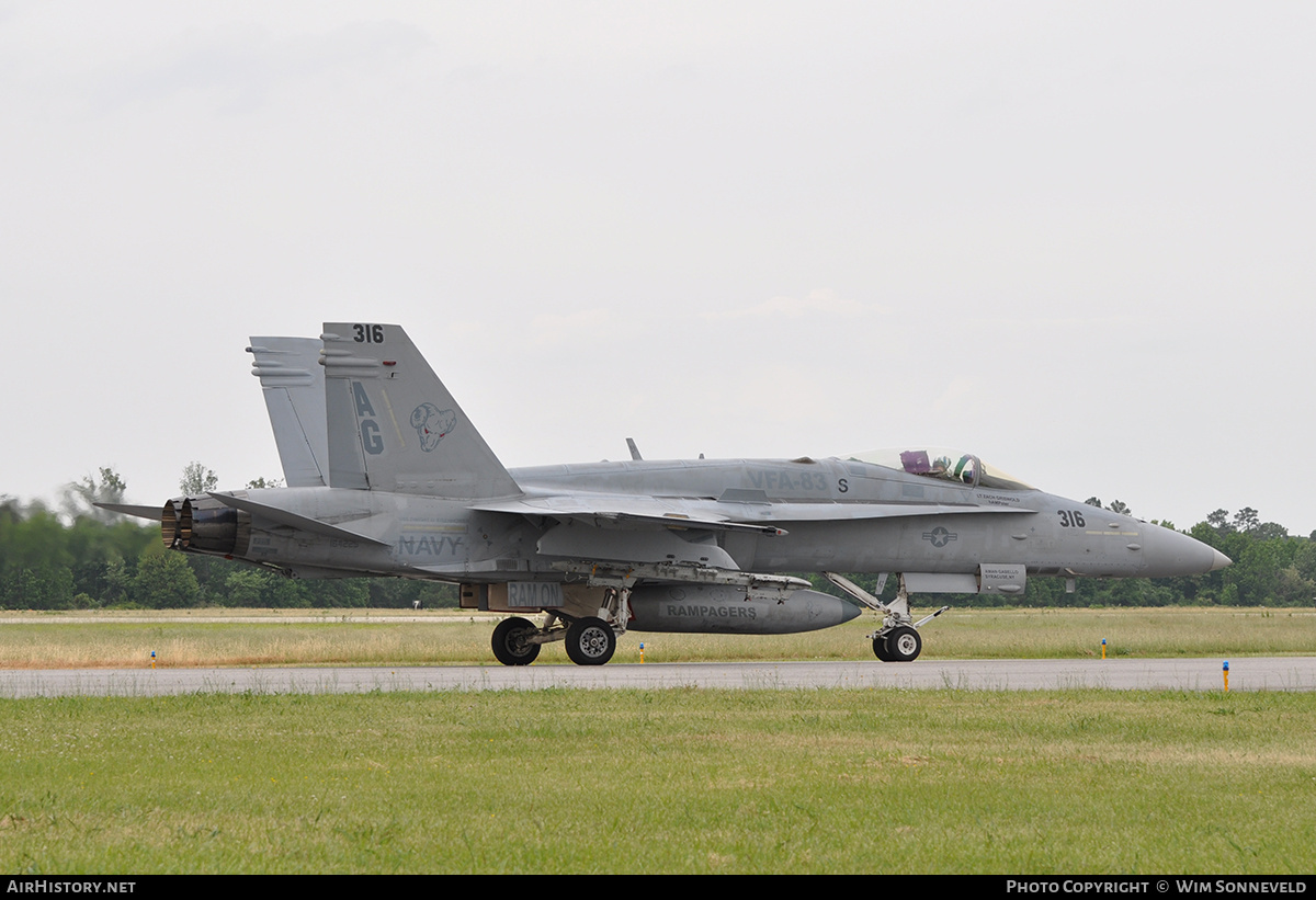 Aircraft Photo of 164225 | McDonnell Douglas F/A-18C Hornet | USA - Navy | AirHistory.net #672977