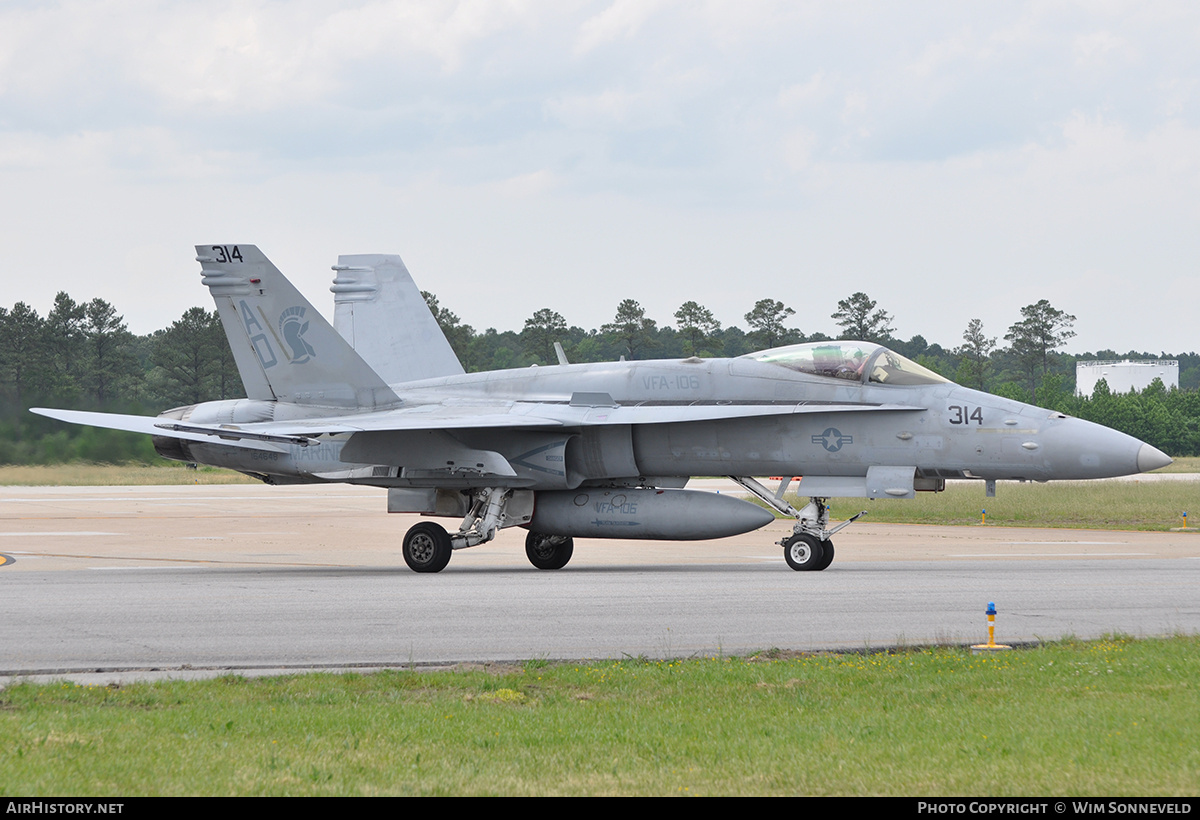 Aircraft Photo of 164648 | McDonnell Douglas F/A-18C Hornet | USA - Navy | AirHistory.net #673026