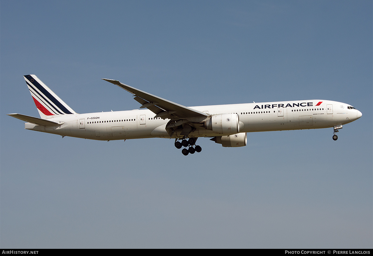 Aircraft Photo of F-GSQN | Boeing 777-328/ER | Air France | AirHistory.net #673036