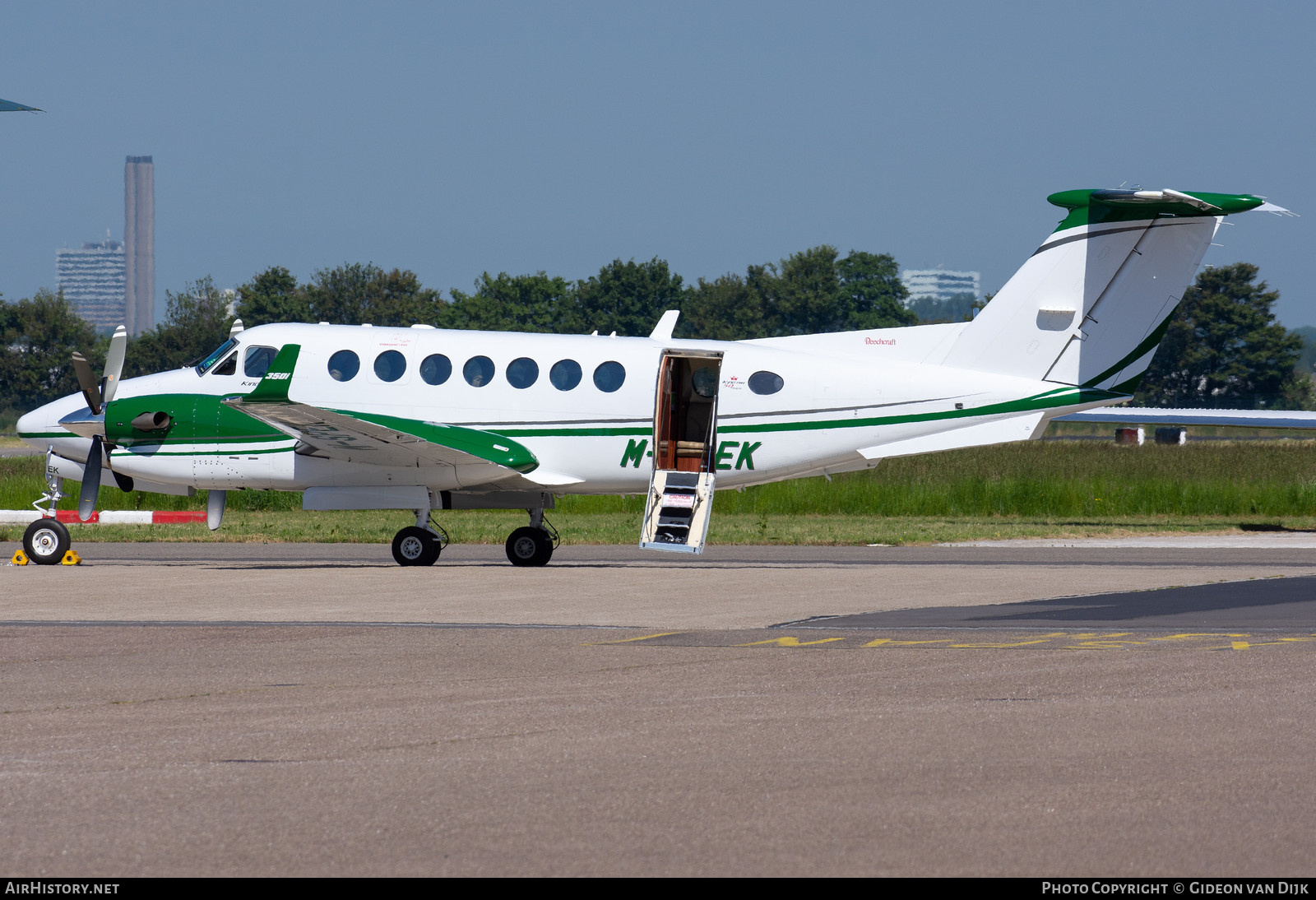 Aircraft Photo of M-SPEK | Beechcraft 350i King Air (B300) | AirHistory.net #673071