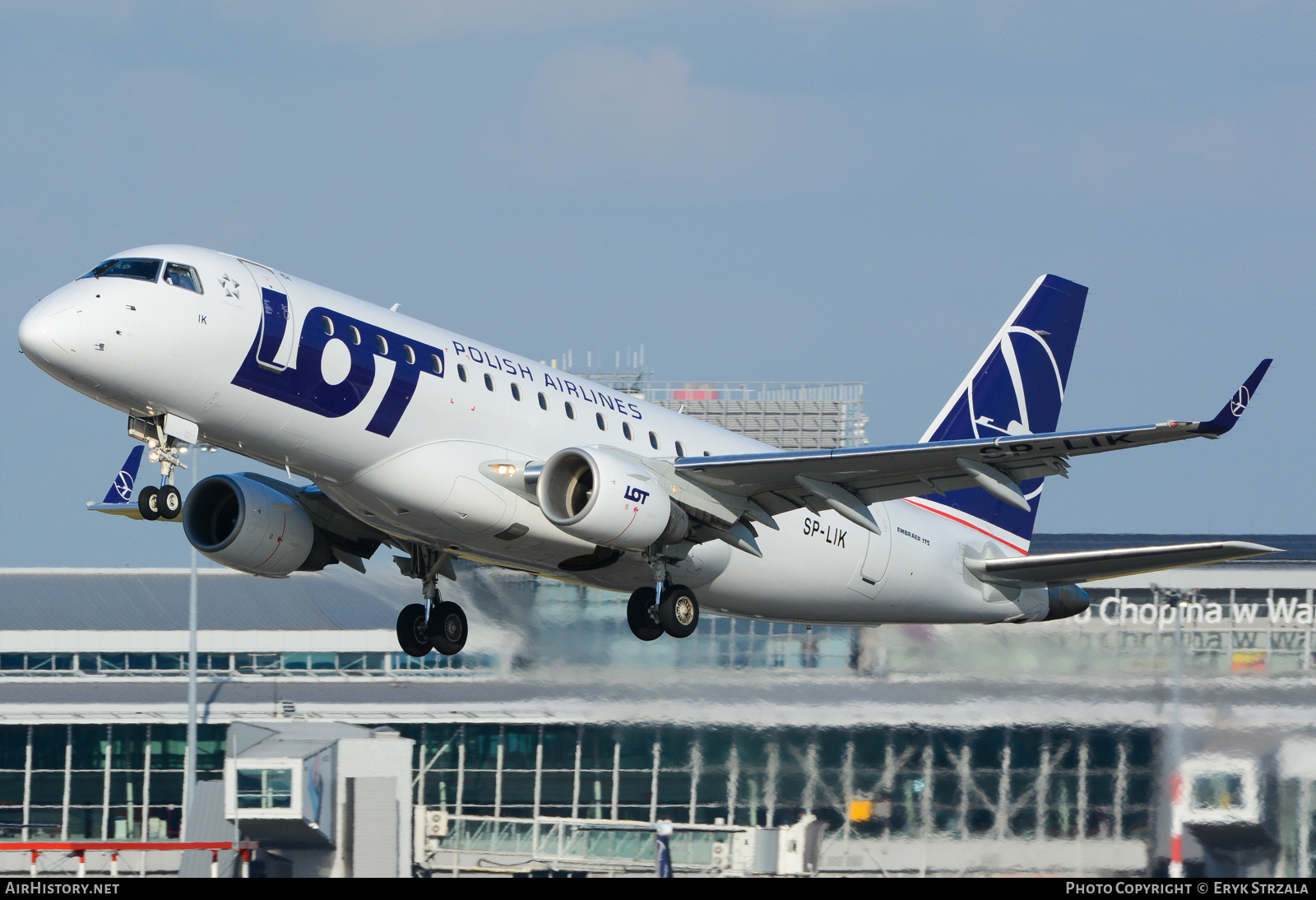 Aircraft Photo of SP-LIK | Embraer 175LR (ERJ-170-200LR) | LOT Polish Airlines - Polskie Linie Lotnicze | AirHistory.net #673122