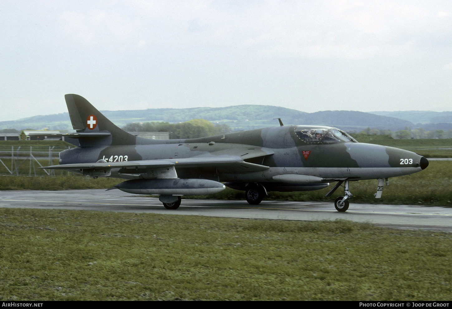 Aircraft Photo of J-4203 | Hawker Hunter T68 | Switzerland - Air Force | AirHistory.net #673301