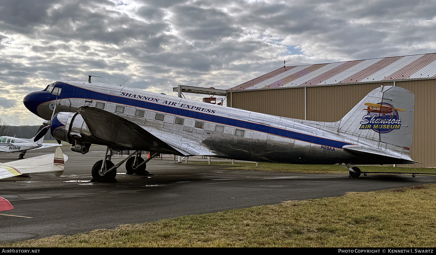 Aircraft Photo of N28AA | Douglas DC-3-314A | Shannon Air Express | AirHistory.net #673381
