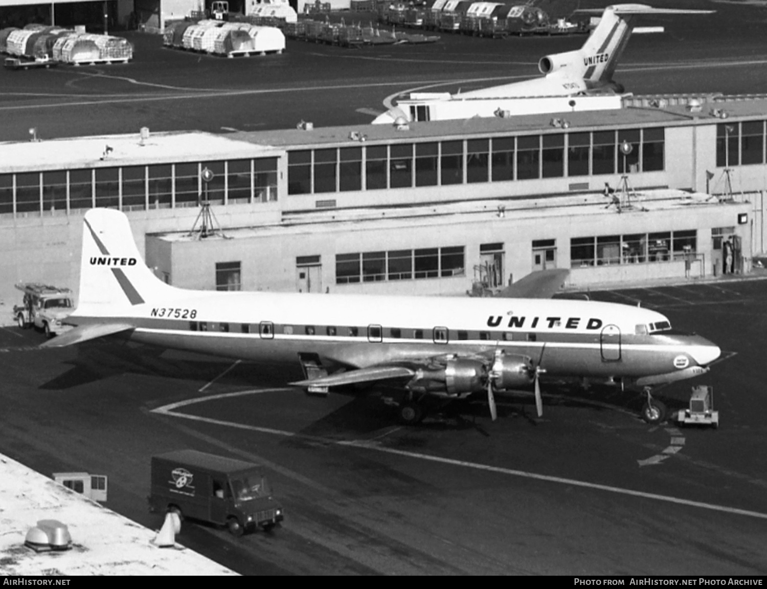 Aircraft Photo of N37528 | Douglas DC-6 | United Air Lines | AirHistory.net #673385