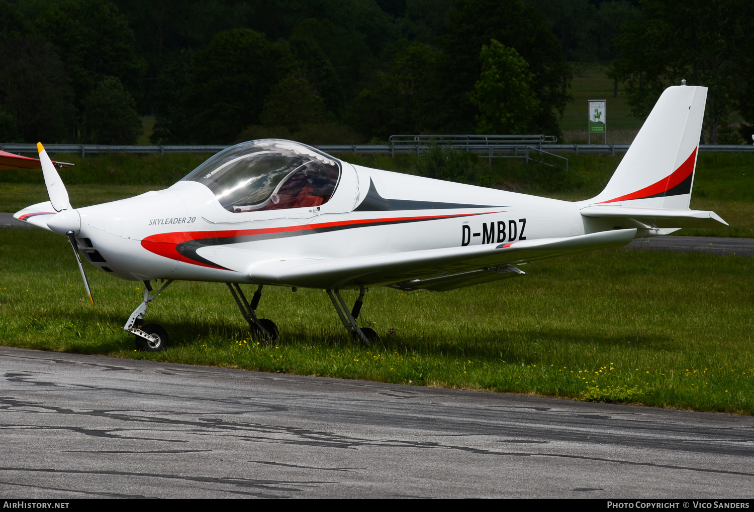 Aircraft Photo of D-MBDZ | Jihlavan KP-2U Skyleader 200 | AirHistory.net #673483