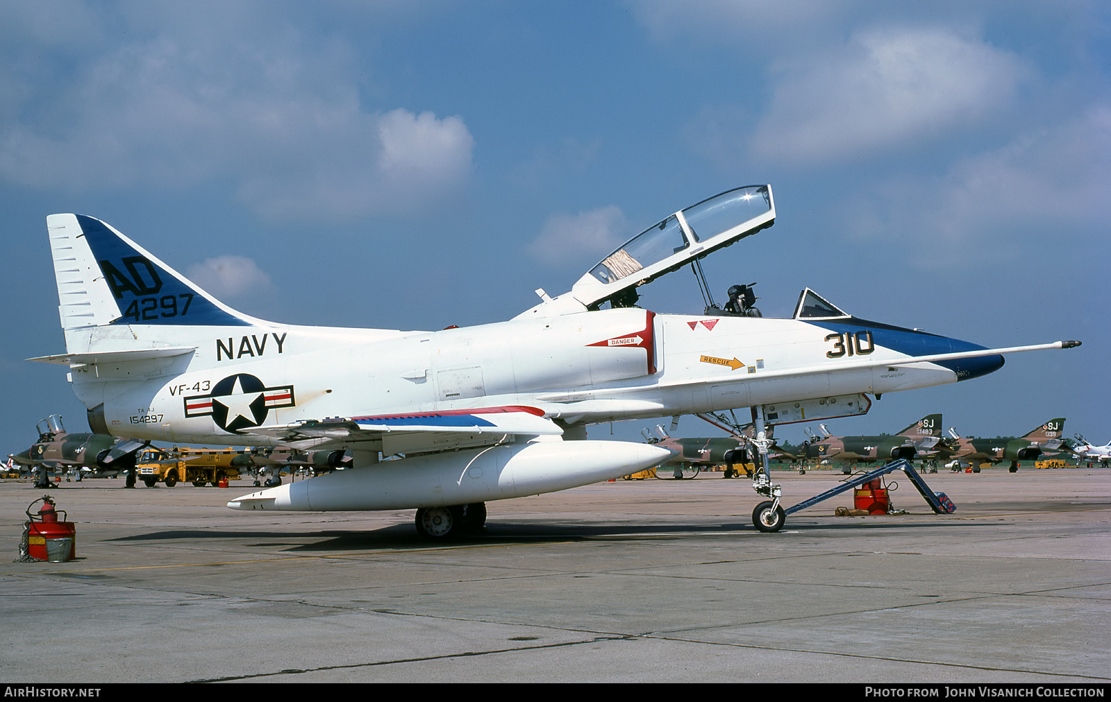 Aircraft Photo of 154297 / 4297 | McDonnell Douglas TA-4J Skyhawk | USA - Navy | AirHistory.net #673489