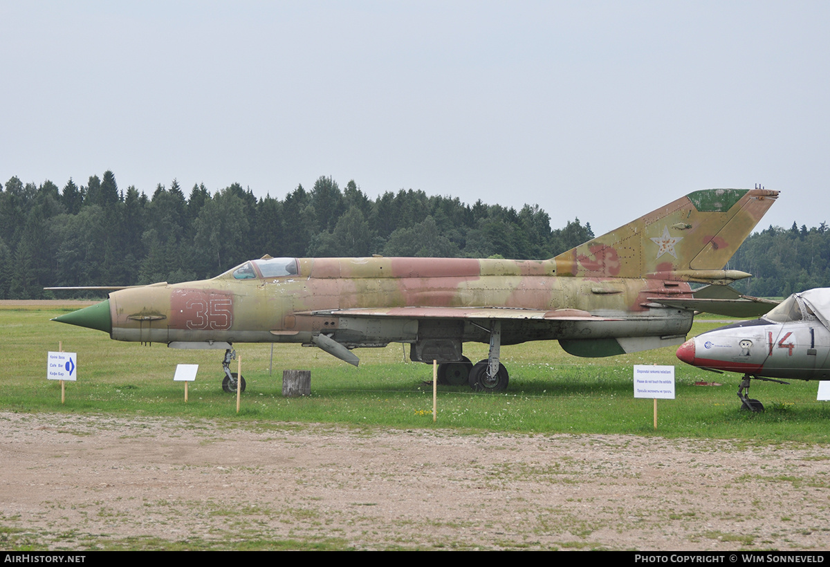 Aircraft Photo of 35 | Mikoyan-Gurevich MiG-21SM | Soviet Union - Air Force | AirHistory.net #673512