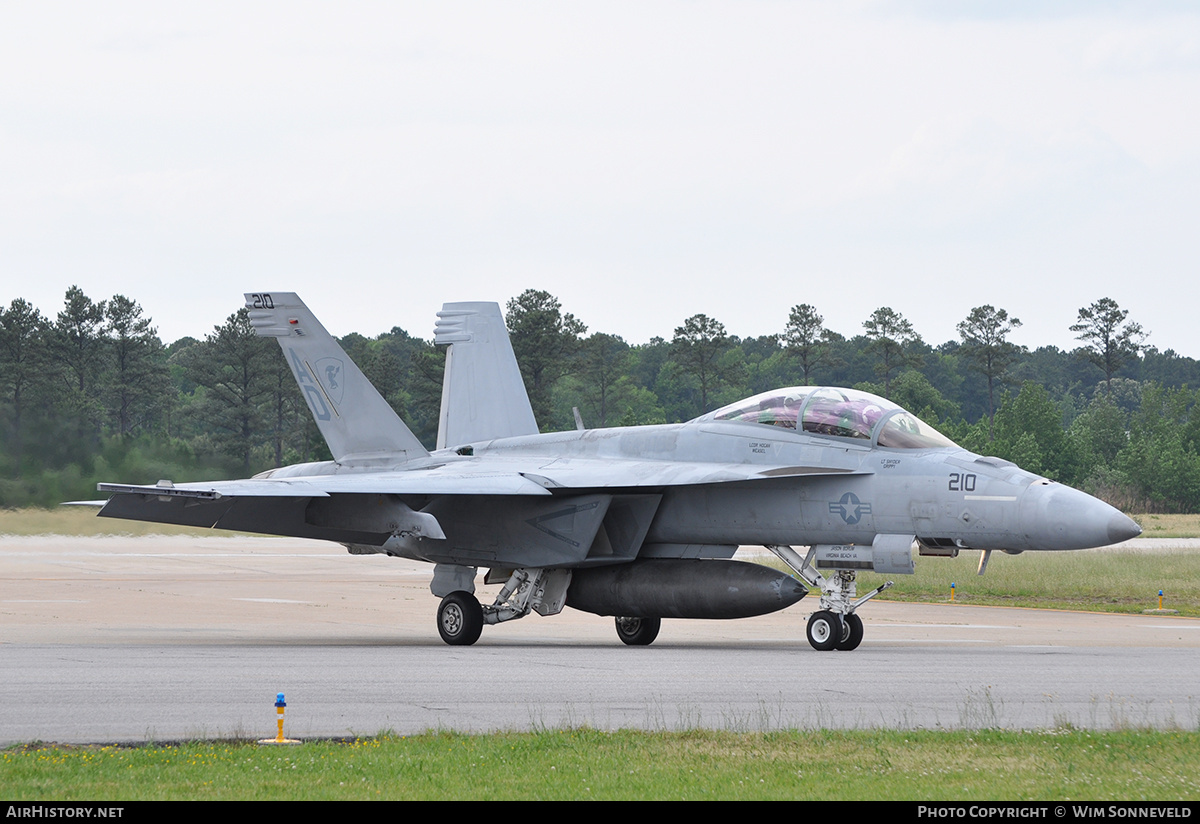 Aircraft Photo of 165676 | Boeing F/A-18F Super Hornet | USA - Navy | AirHistory.net #673518