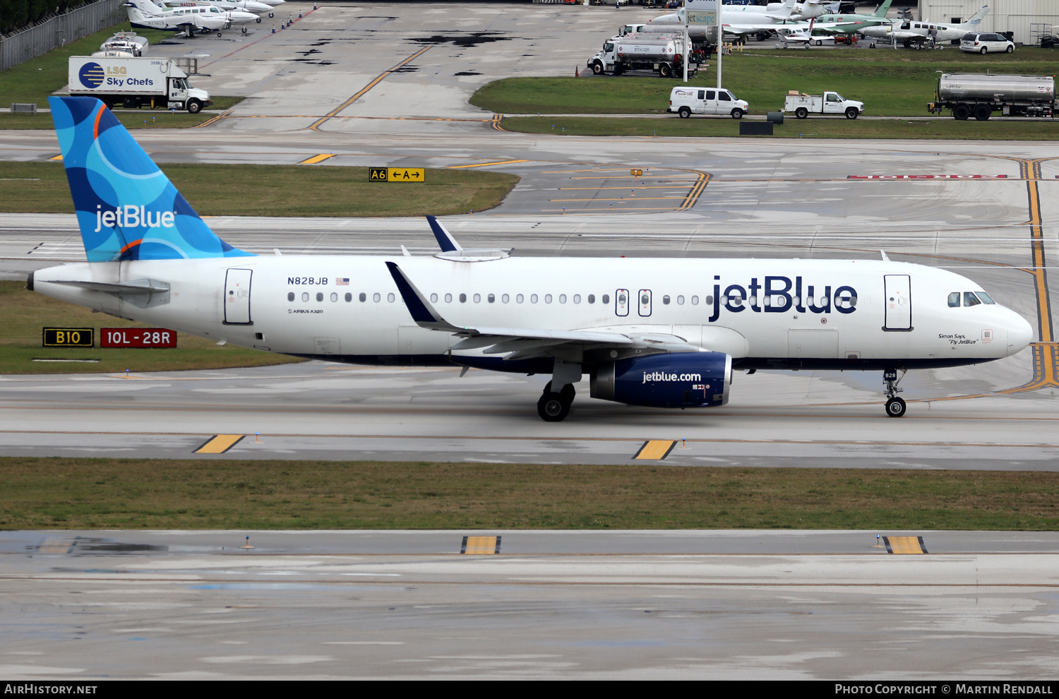 Aircraft Photo of N828JB | Airbus A320-232 | JetBlue Airways | AirHistory.net #673613