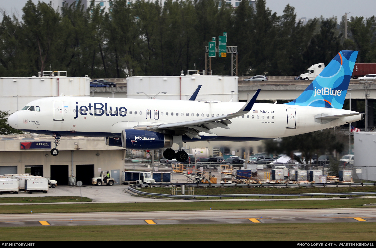 Aircraft Photo of N827JB | Airbus A320-232 | JetBlue Airways | AirHistory.net #673632