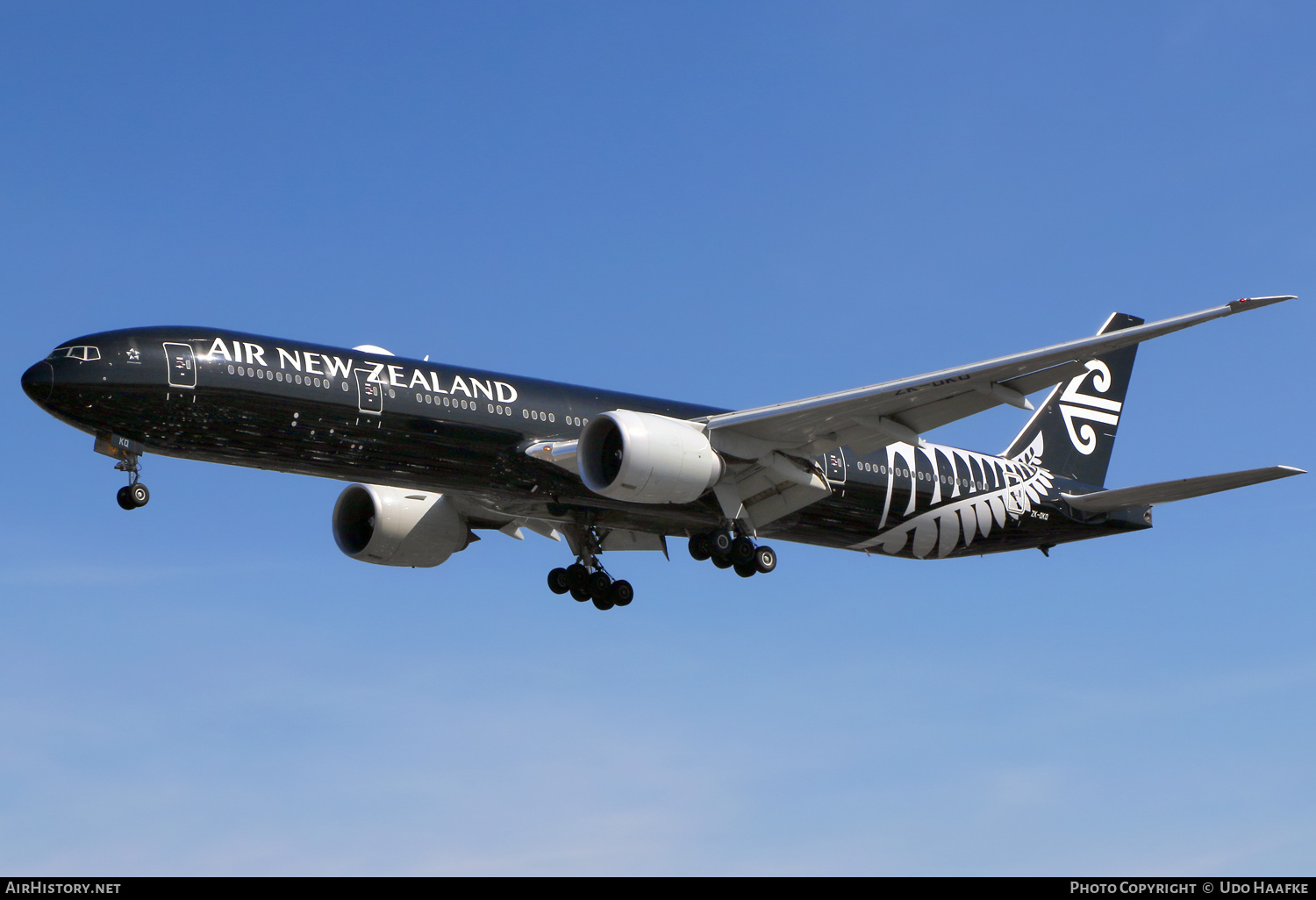Aircraft Photo of ZK-OKQ | Boeing 777-319/ER | Air New Zealand | AirHistory.net #673663