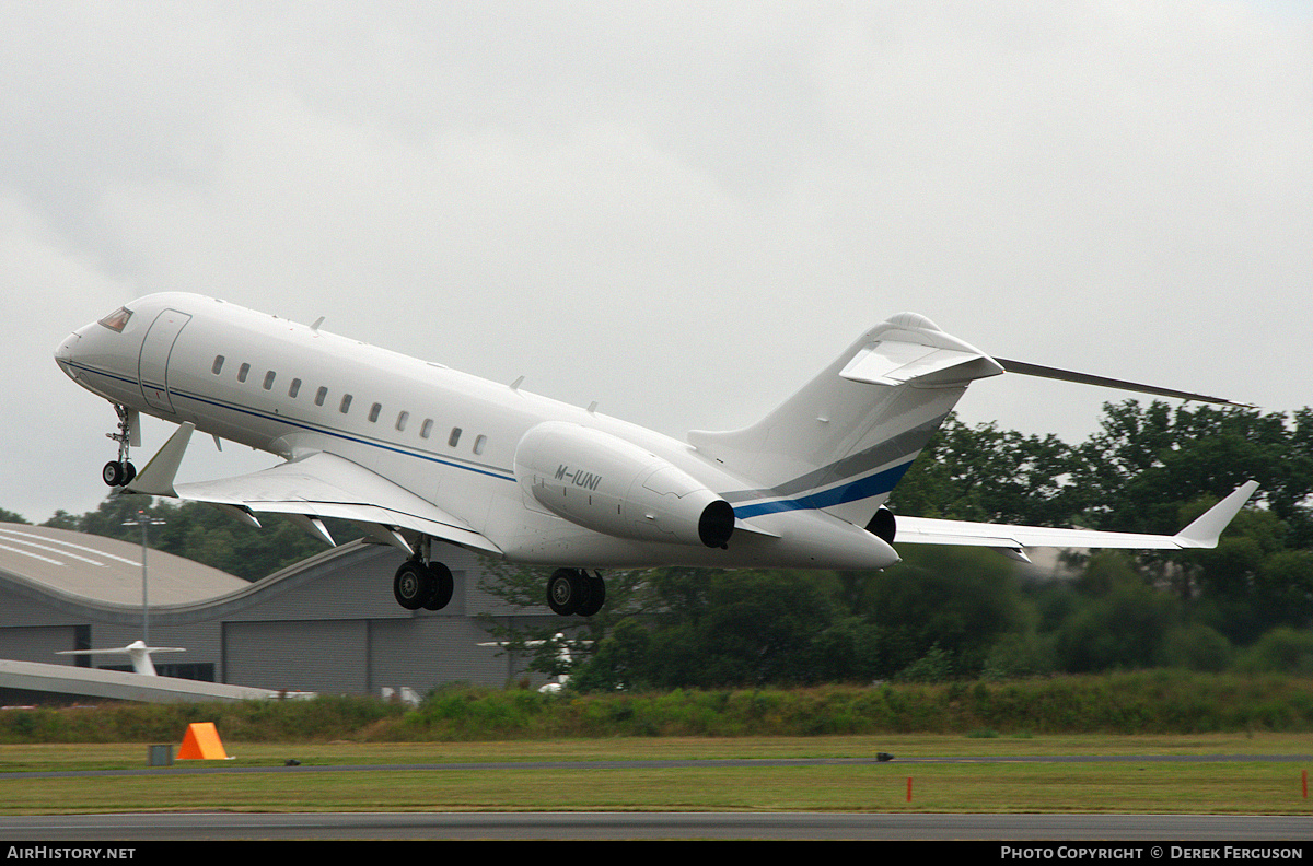 Aircraft Photo of M-IUNI | Bombardier Global 6000 (BD-700-1A10) | AirHistory.net #673717