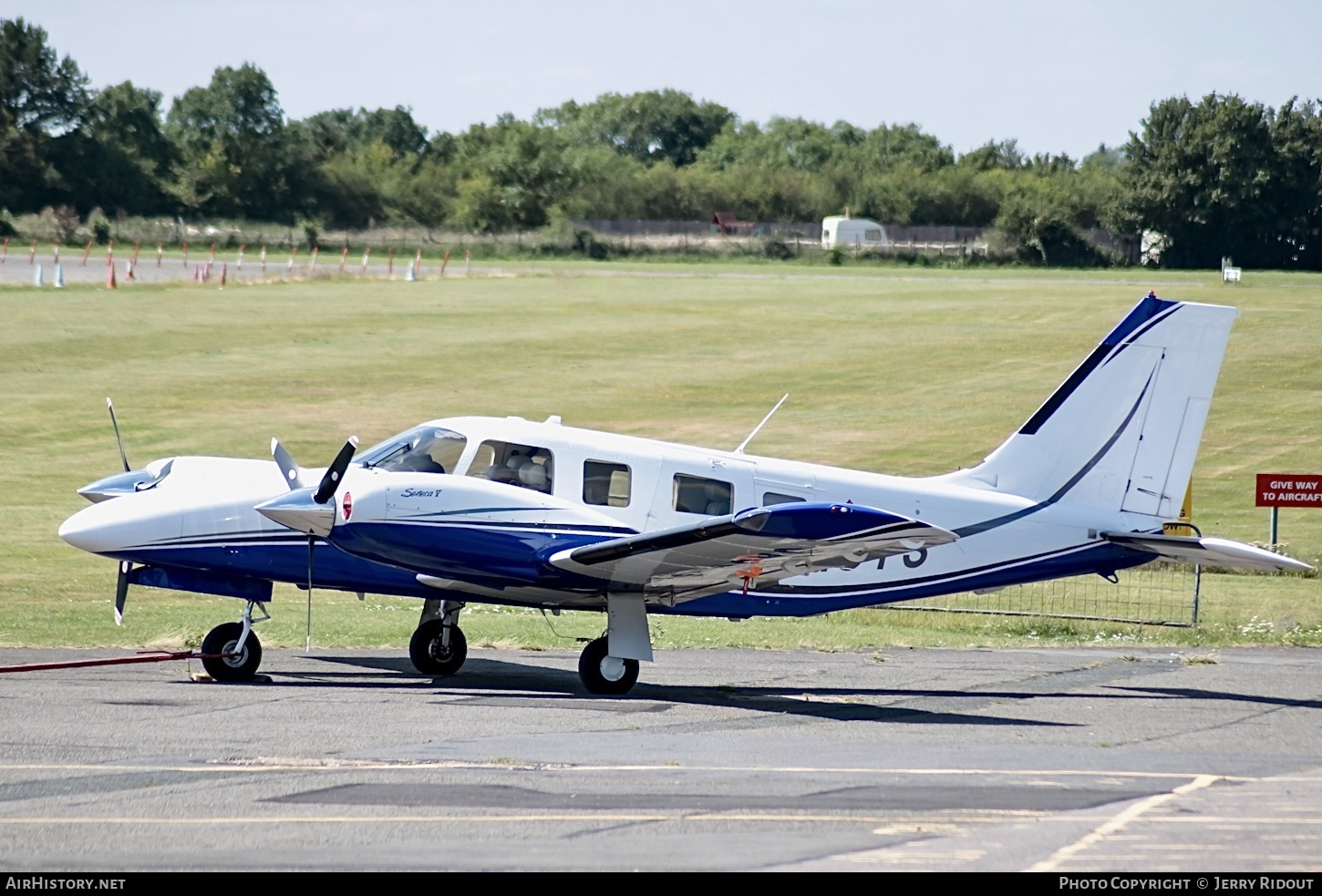 Aircraft Photo of G-GSYS | Piper PA-34-220T Seneca V | Tayside Aviation | AirHistory.net #673780