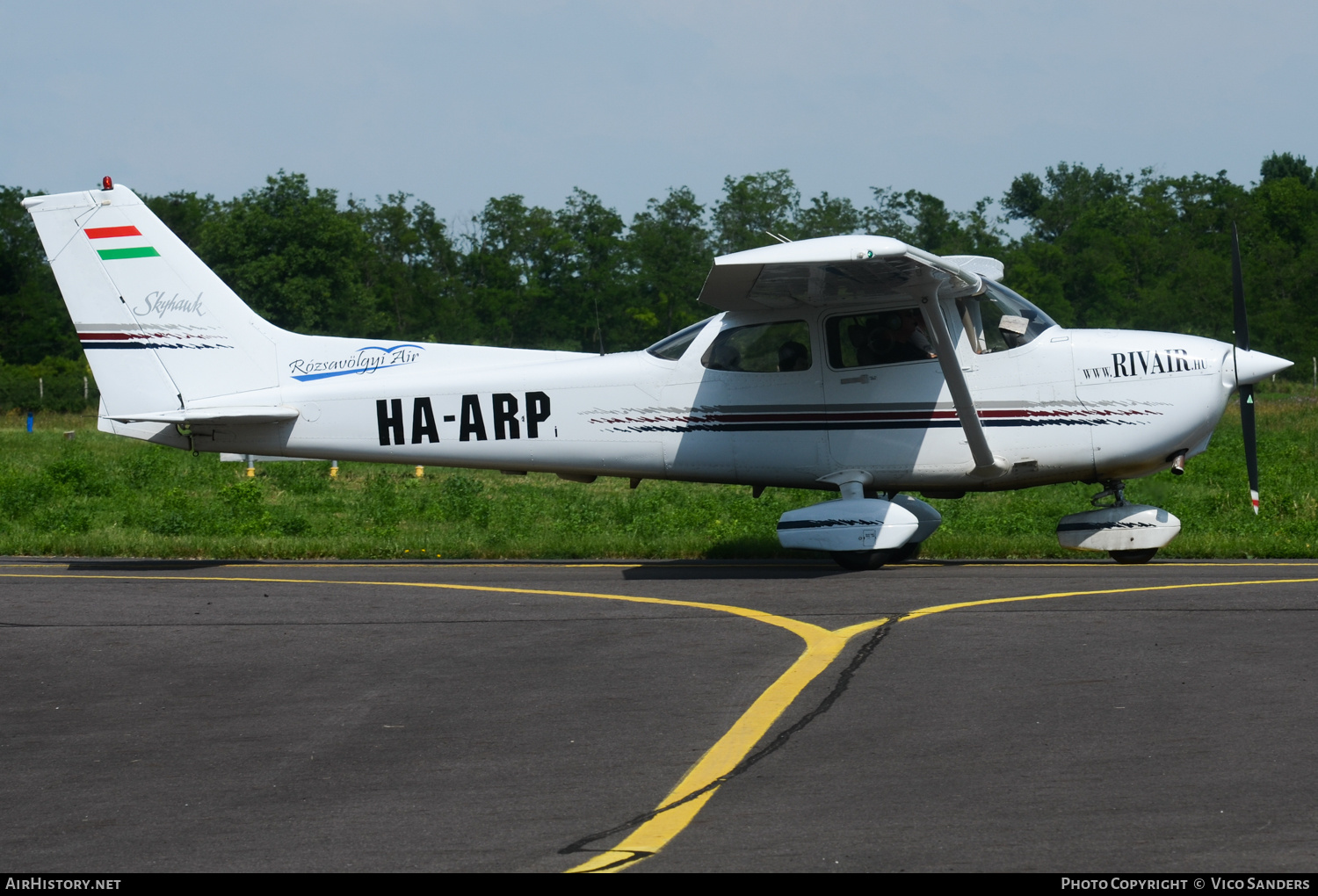 Aircraft Photo of HA-ARP | Cessna 172R Skyhawk | Rózsavölgyi Air | AirHistory.net #673809